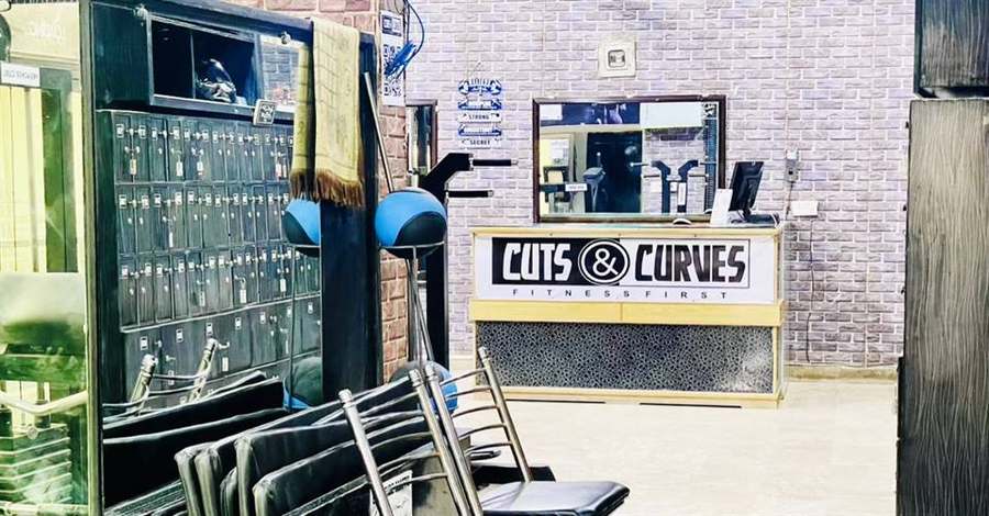 Workout zone at Cuts & Curves Masoom Shah Road