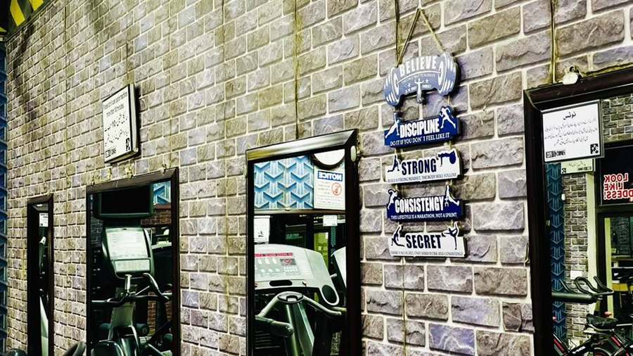 Gym equipment at Cuts & Curves Masoom Shah Road